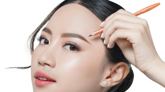 Viva Queen Eye Brow Pencil (Instagram/viva.cosmetics)