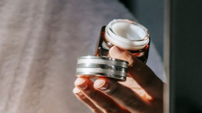 3 Rekomendasi Krim Malam Mengandung Glycolic Acid untuk Flek Hitam, Sudah BPOM