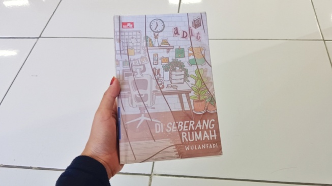 Di Seberang Rumah: Ketika Dua Luka Saling Menemukan Jalan untuk Pulang