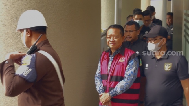 Senyum Tipis Febri Adriansyah Usai 7 Jam Diperiksa Tim 9 Kejagung, Dicecar 22 Pertanyaan