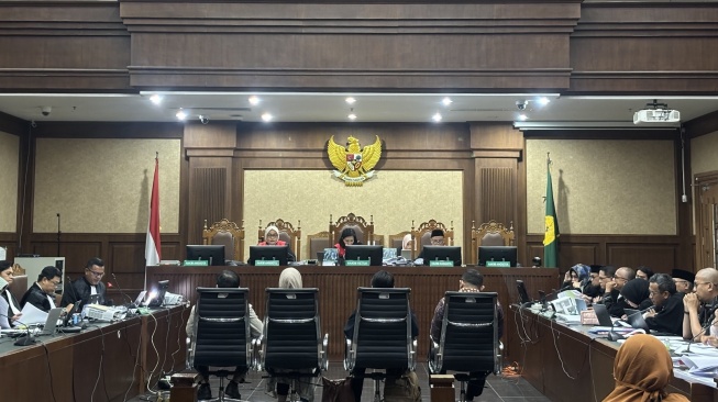 KPK Cecar Eks Honorer Kemenag soal Mobil Mewah hingga Gelang Berlian
