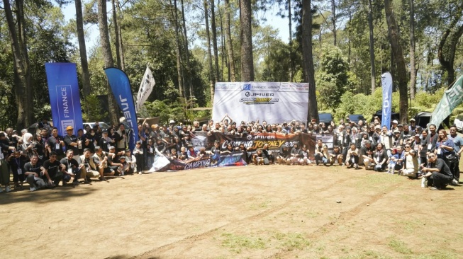 Perkembangan ekosistem kendaraan listrik di Indonesia kini makin kokoh lewat sinergi komunitas pengguna EV dan kemudahan akses fasilitas pembiayaan. (Foto: Ist)