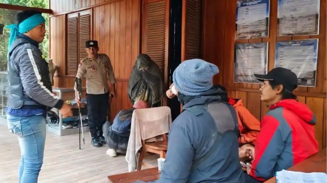 Alami Hipotermia, Pendaki Perempuan Dievakuasi dari Gunung Raung