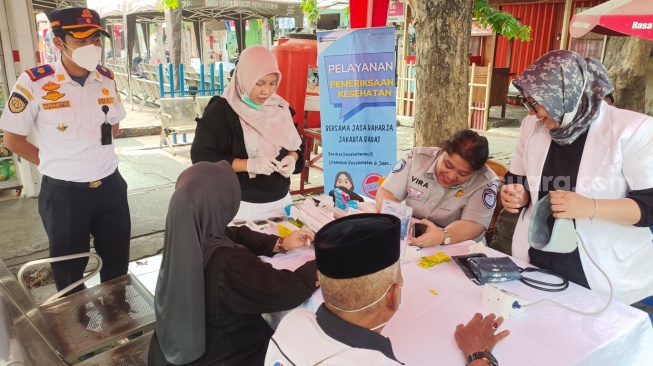 Waspada Dampak Abu Vulkanik Anak Krakatau, Terminal Kalideres Sediakan Dokter dan Obat Gratis