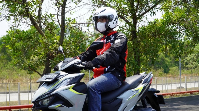 Hujan Abu Vulkanik Datang? Ini Protokol Ketat Berkendara Agar Motor Tetap Sehat dan Selamat