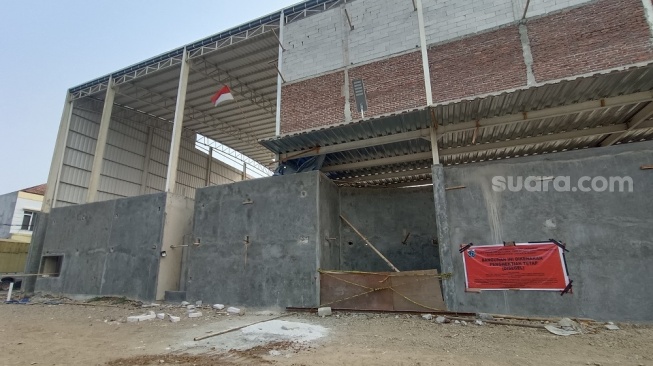 Meski Telah Disegel, Pembangunan Gedung Padel di Meruya Utara Diduga Masih Berlanjut