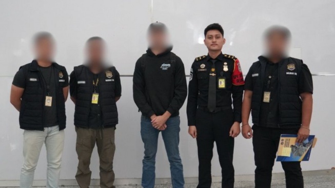 Hubungan Seks di Halaman Rumah Warga! WNA Australia Dilarang ke Indonesia 10 Tahun