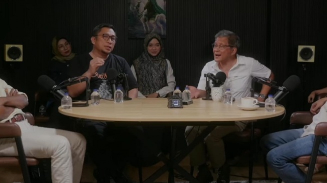 Debat Feri Amsari vs Rocky Gerung: Soroti Konflik Jagungisasi di Desa
