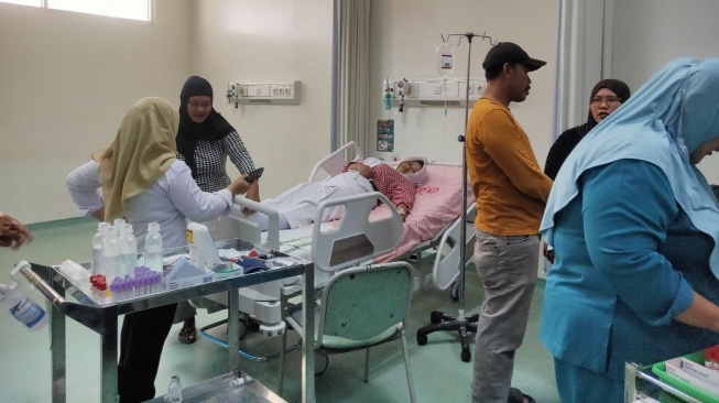 Siswa-siswi SMPN 1 Gembong dan MTSN 3 Pati dirawat di RSUD Soewondo usai meracunan MBG. [Suara.com/Singgih Tri]