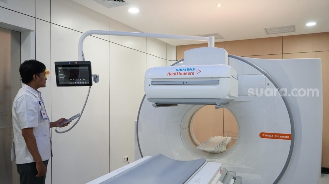 Cara Kerja Teknologi AI uMI Panvivo PET/CT [Suara.com/Dini]