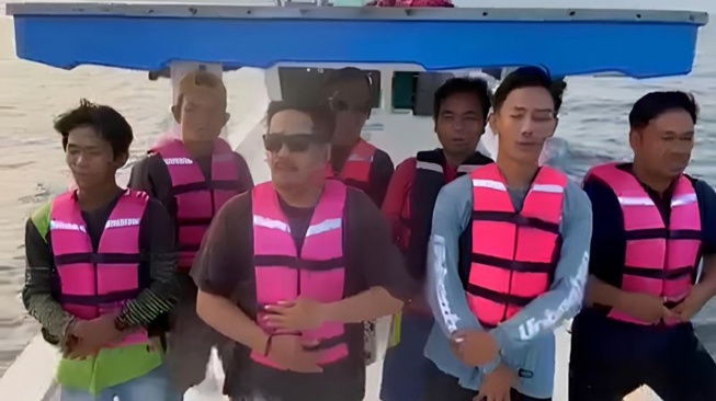 Tak Hanya SAR, Warga Pesisir Carita Ikut Sisir Laut Cari Jurnalis Hilang di Selat Sunda