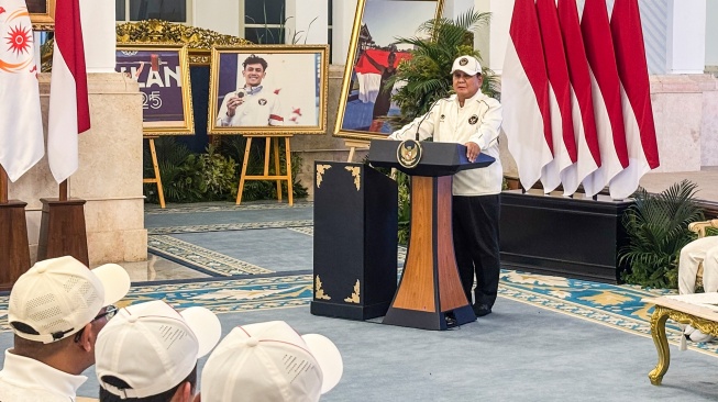 Presiden Prabowo Subianto memberikan arahan saat pelepasan kontingen Indonesia untuk Asian Games 2026 di Istana Negara, Jakarta, Rabu (9/9/2026). [ANTARA FOTO/Cahya Sari/hma/YU]