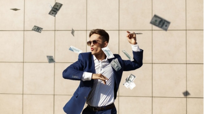 Kejar Kebebasan Finansial tapi Kok Malah Stres? Kenali Jebakan Hustle Culture