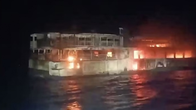 Kebakaran Kapal Feri di Pantai Palawan, 6 Orang Tewas dan Puluhan Penumpang Hilang