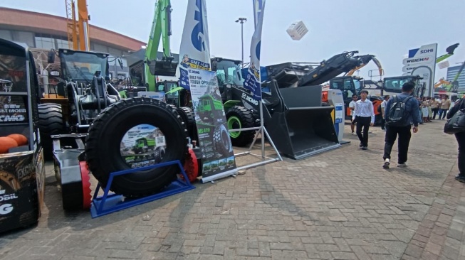 GM Tractors memamerkan tujuh unit alat berat Wirtgen Group dalam ajang Mining Indonesia 2026 di JIExpo Kemayoran Jakarta untuk mendukung sektor pertambangan dan infrastruktur. (Foto: GM Tractors)