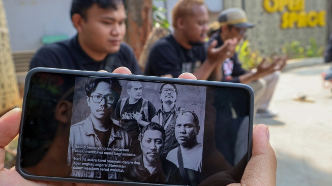 Sejumlah wartawan dari berbagai organisasi, seperti PFI, PWI dan IJTI, bersama Polres serta Pemkot Depok menggelar doa bersama di Depok Open Space, Depok, Jawa Barat, Kamis (10/9/2026). [ANTARA FOTO/Yulius Satria Wijaya/kye]