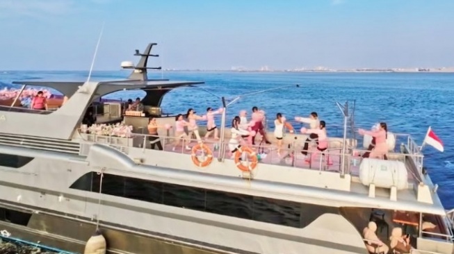Akhir Pekan di Jakarta Bisa Lebih Santai, Coba Yoga di Pantai hingga Pilates di Yacht
