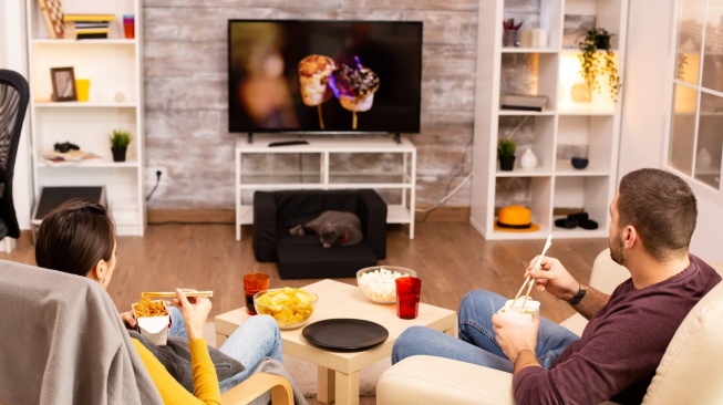 Begini Cara Menghitung Jarak Pandang Ideal Menonton TV Berdasarkan Ukuran Inch