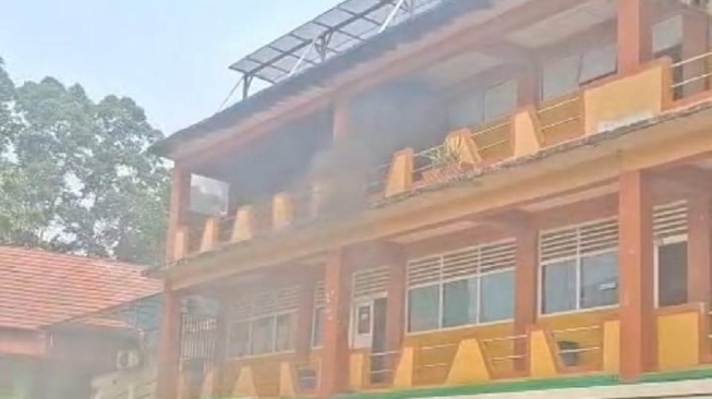 Satu Ruang Kelas di Sekolah Kembangan Jakbar Terbakar, Api Padam dalam 15 Menit