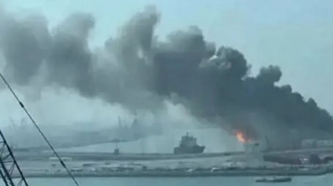 Kapal Kargo Terbakar Hebat di China, 25 Orang Tewas Terjebak di Dalam Kapal