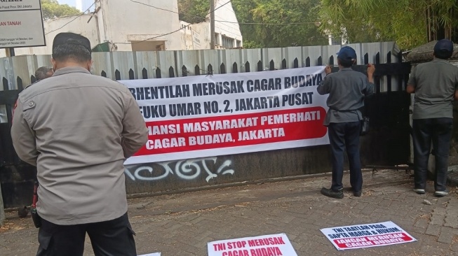 Dinilai Abaikan Surat Dinas Kebudayaan, Pembongkaran Cagar Budaya di Menteng Diprotes Massa