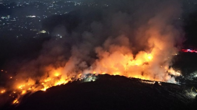 Dipicu Angin Kencang, Titik Api Baru Kembali Membakar TPA Galuga Bogor