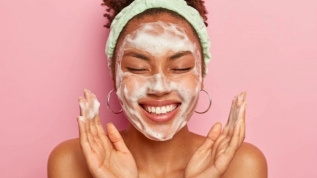 4 Cleanser Vegan Andalan untuk Kulit Sensitif Tanpa Ketarik dan Iritasi