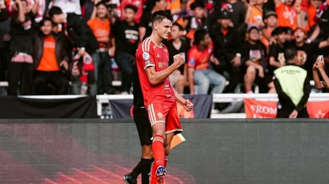 Pemain Persija Alexander Jeremeff saat berselebrasi usai bobol gawang Persib Bandung di Stadion GBK, Jakarta (dok. Persija).