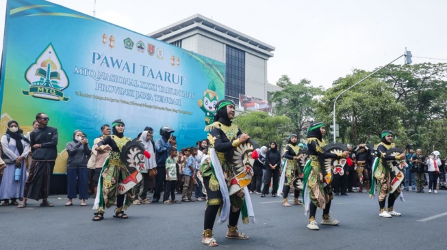 Kembalinya MTQ Nasional ke Jateng Setelah 47 Tahun, Pawai Ta'aruf di Semarang Langsung Diserbu Warga
