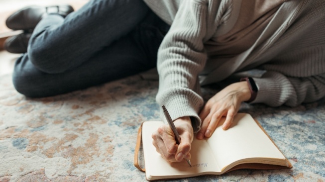 Pentingnya Mengurai Benang Kusut Pikiran lewat Journaling