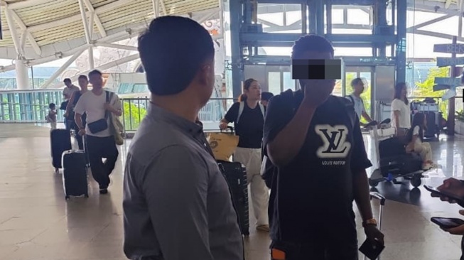 Bule Geber Motor Depan Dirjen Imigrasi, Ketahuan Overstay Akhirnya Dideportasi dari Bali