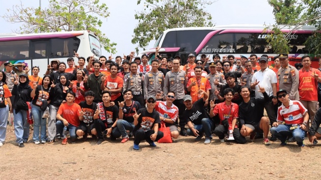 Rombongan The Jakmania Bekasi.