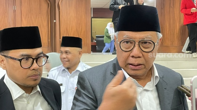DLH Diminta Turun Tangan, Benyamin Sebut TPST Abu & Co Punya Izin Pembakaran Sampah, Kok Bisa?