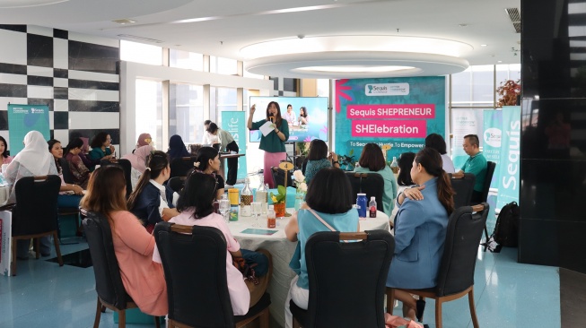 Sesi SHEPRENEUR CIRCLE – One Journey, Many Stories. Para peserta diajak merefleksikan perjalanan belajar, berbagi pengalaman dan insight yang diperoleh dari coach maupun para speaker sebelumnya, serta saling bertukar perspektif dengan sesama peserta. [handout]