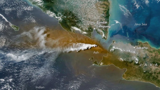 Gunung Anak Krakatau (NASA)