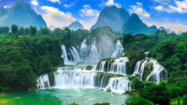 ilustrasi air terjun (magnific/4045)