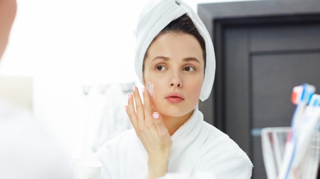 6 Kandungan Lipid Kompleks Terbaik dalam Moisturizer Mature Skin