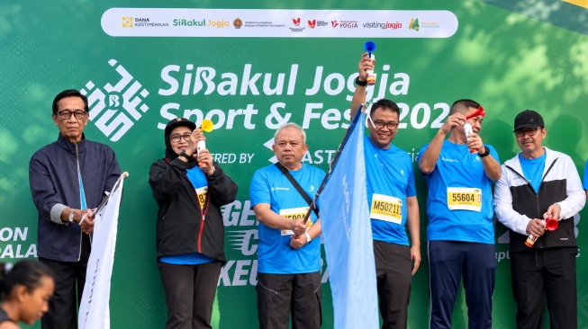 5.000 pelari meramaikan SiBakul Jogja Sport & Fest 2026 di Stadion Mandala Krida. Tahun ini hadir kategori Half Marathon 21K dan 5K Pelajar. [dok. Istimewa]