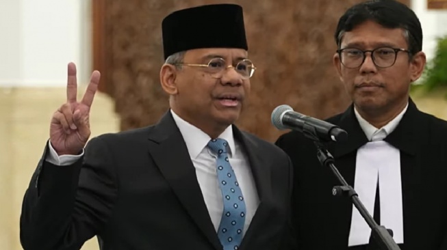 Suahasil Nazara saat dilantik Presiden Prabowo Subianto sebagai Menteri Keuangan yang baru. (bidik layar video Sekretariat Presiden)