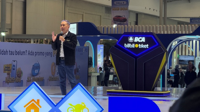 CEO & Co-Founder PT Global Digital Niaga Tbk (Blibli) Kusumo Martanto menyampaikan opening remarks dalam peluncuran Kartu Kredit BCA Blibli Tiket Mastercard di BCA Expo 2026, ICE BSD City, Tangerang, Sabtu (12/9/2026). [handout]