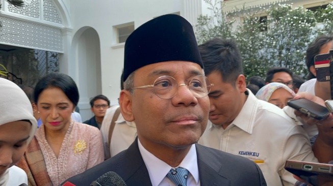 Menteri Keuangan, Suahasil Nazara Seusai dilantik di Istana Kepresidenan, Jakarta, Senin (14/9/2026). [Suara.com/Novian Ardiansyah].