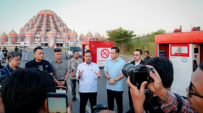 Tiga unit Modular SPBU disiapkan khusus untuk melayani kendaraan roda dua atau sepeda motor di kawasan CPI Makassar, Senin 14 September 2026 [SuaraSulsel.id/Humas Pemprov Sulsel]