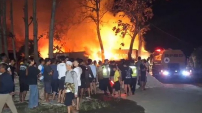 Mimpi Ekspor ke Swedia Pupus, Gudang Kerajinan Jati di Ngawi Terbakar Hebat
