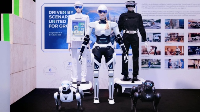 Debut Robot Cerdas AiMOGA Tampilkan Inovasi Layanan Publik