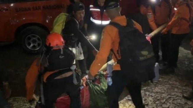 Benturan Keras di Kepala, Pendaki Asal China Jatuh Pingsan di Rinjani