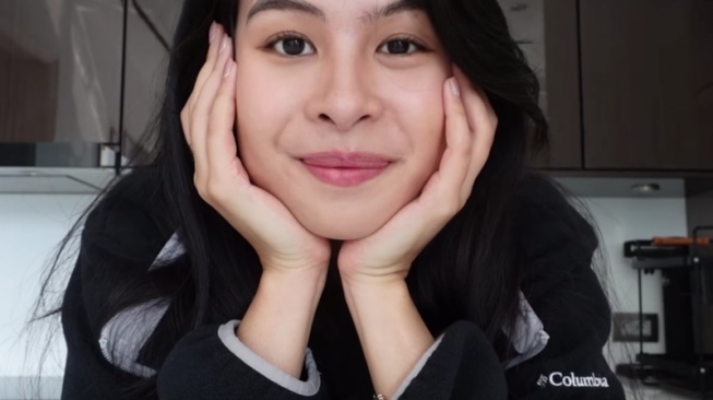 Konten Mindfulness Maudy Ayunda Dikritik Tone Deaf, di Mana Letak Masalahnya?