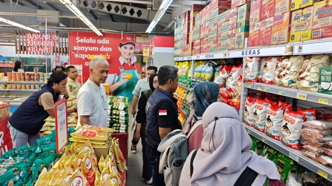 Sidak Pasar hingga Supermarket, Polda Metro Pastikan Stok Beras Aman dan Sesuai HET