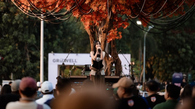 Dinda Ghania saat tampil di LaLaLa Fest 2026 di Jakarta International Expo (JIEXPO) Kemayoran, Jakarta Pusa. [Instagram]