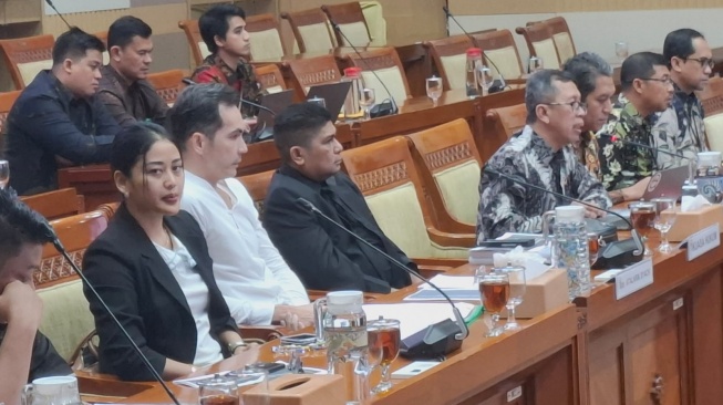 Rumah Dihancurkan dan Aset Disita, Atalarik Syach Minta Keadilan ke Komisi III DPR