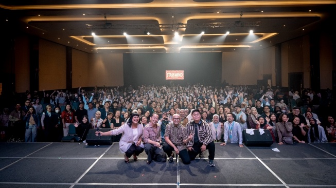 Seribu Anak Muda Curhat Masal Bareng Dave Hendrik dan Iwet Ramadhan di Stage of Mind 2.0